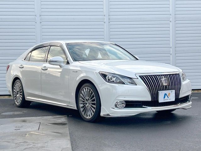 TOYOTA CROWN MAJESTA HYBRID 2015