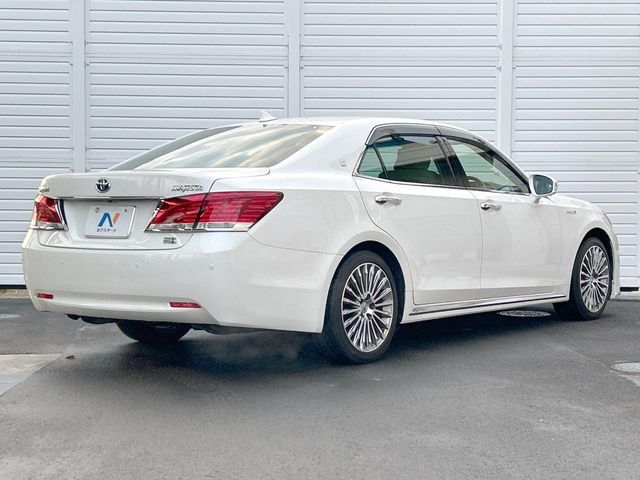 TOYOTA CROWN MAJESTA HYBRID 2015