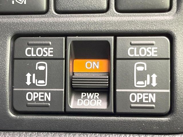 TOYOTA ESQUIRE HYBRID 2016