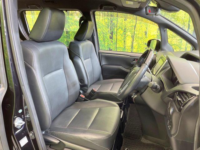 TOYOTA ESQUIRE HYBRID 2016