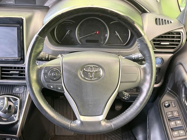 TOYOTA ESQUIRE HYBRID 2016