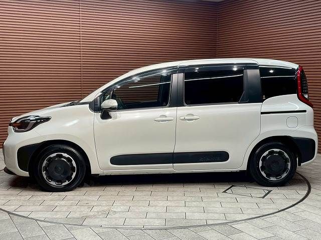 TOYOTA SIENTA HYBRID 2023