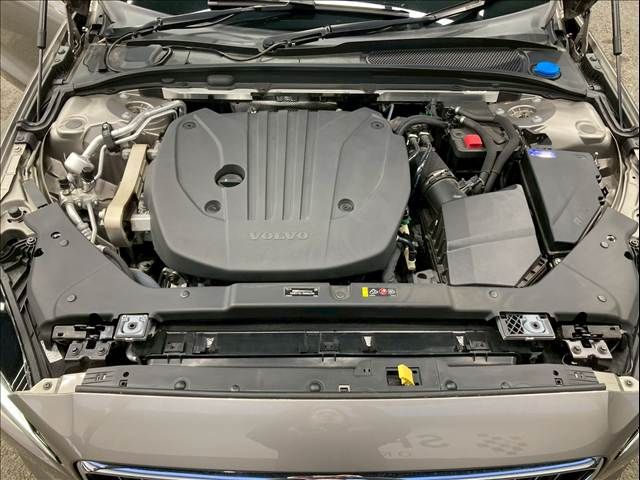 VOLVO VOLVO V60 2022