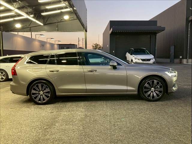 VOLVO VOLVO V60 2022
