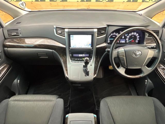 TOYOTA VELLFIRE 2013