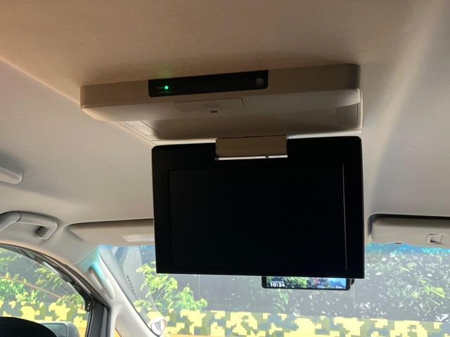 TOYOTA VELLFIRE 2013