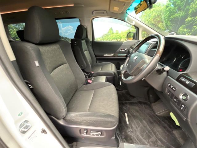 TOYOTA VELLFIRE 2013