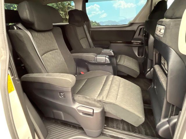 TOYOTA VELLFIRE 2013