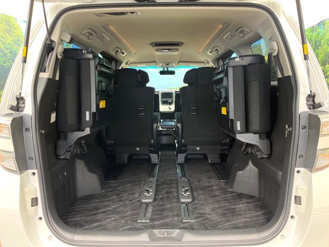 TOYOTA VELLFIRE 2013