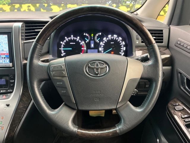 TOYOTA VELLFIRE 2013