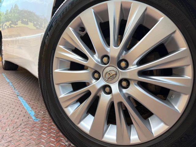 TOYOTA VELLFIRE 2013