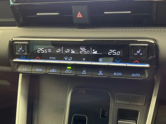 TOYOTA NOAH 4WD 2025