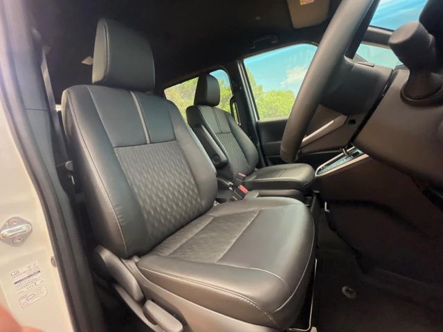 TOYOTA NOAH 4WD 2025