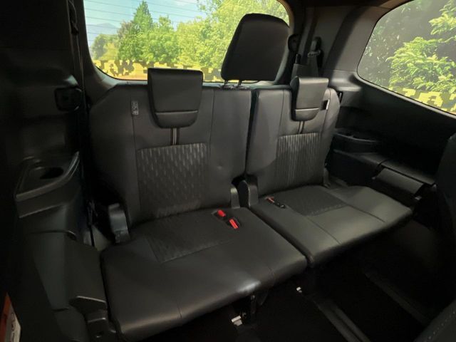 TOYOTA NOAH 4WD 2025