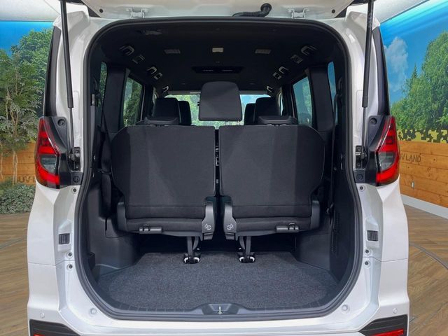 TOYOTA NOAH 4WD 2025