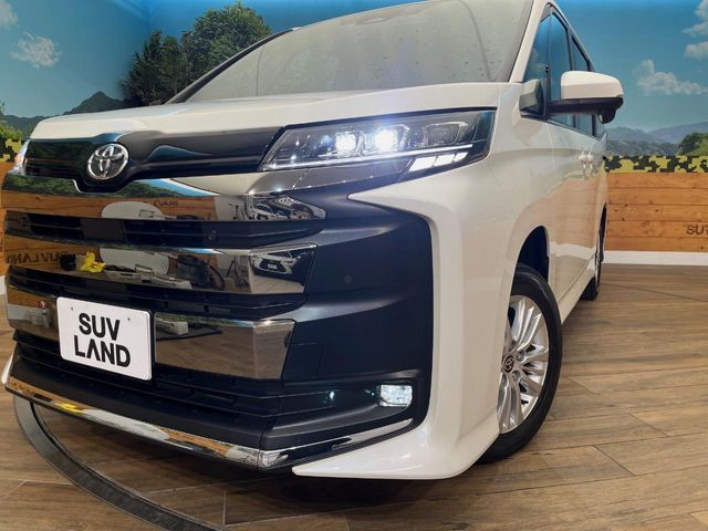 TOYOTA NOAH 4WD 2025