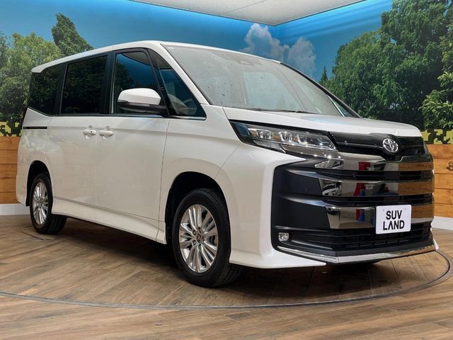 TOYOTA NOAH 4WD 2025