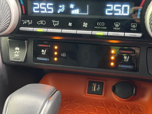 TOYOTA RAV4 4WD 2025