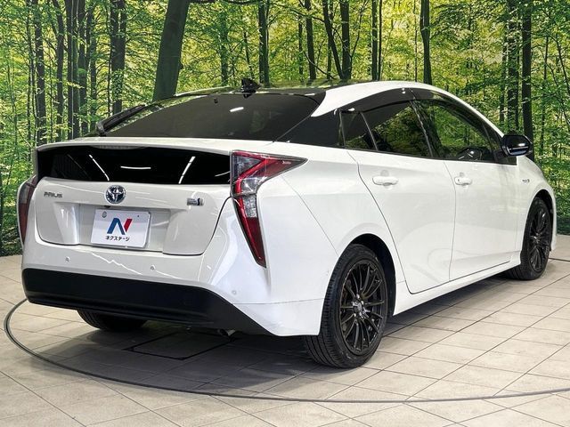 TOYOTA PRIUS 2018