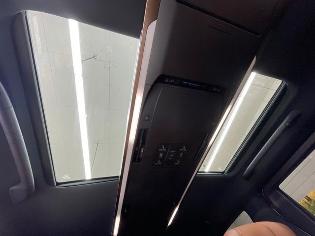 TOYOTA VELLFIRE  HYBRID 2024