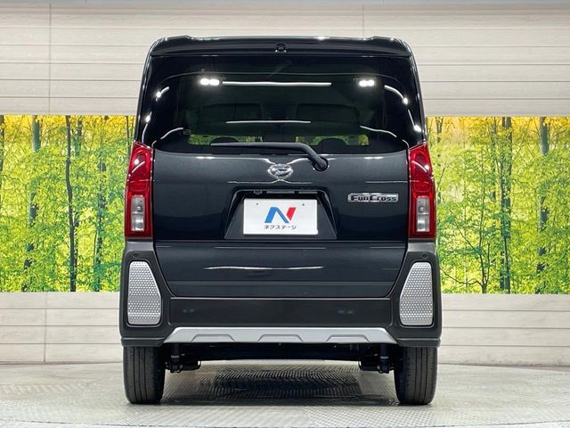 DAIHATSU TANTO FAN CROSS 2023