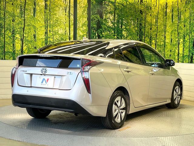 TOYOTA PRIUS 2016