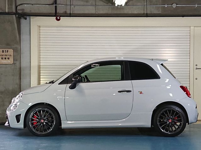 FIAT ABARTH 695 2023