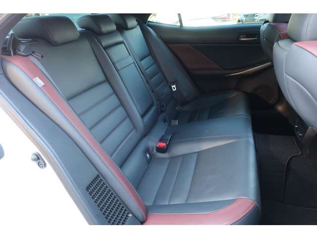 TOYOTA LEXUS IS300h 2016