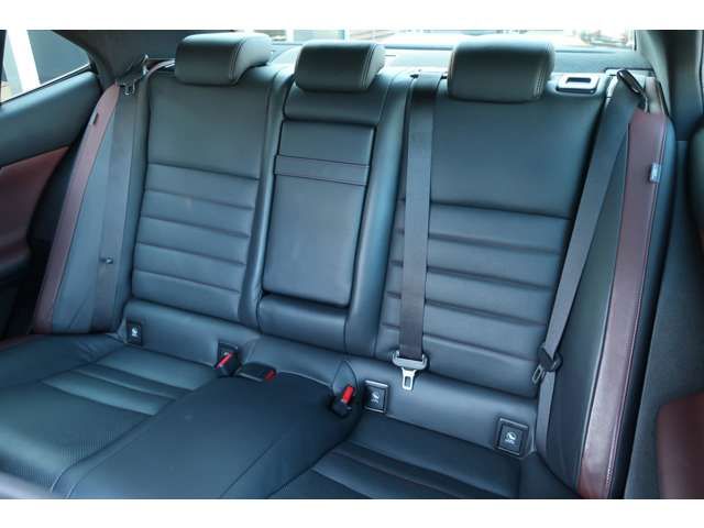 TOYOTA LEXUS IS300h 2016