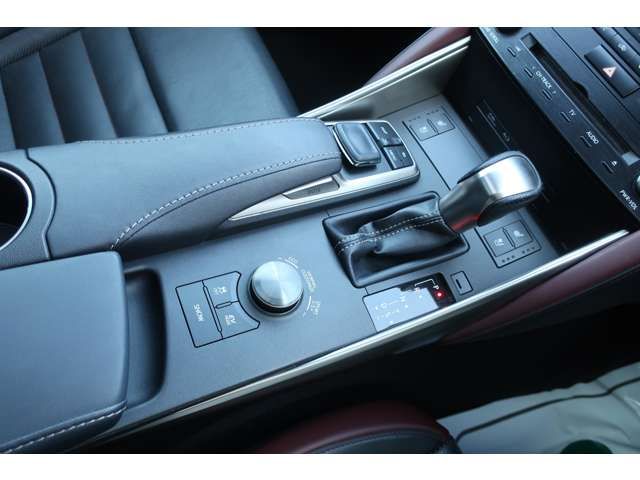 TOYOTA LEXUS IS300h 2016