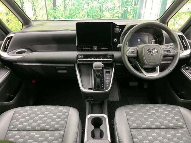 TOYOTA VOXY HYBRID 2025