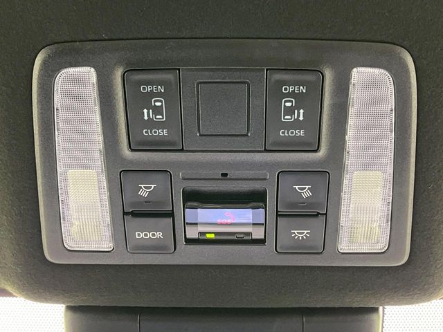 TOYOTA VOXY HYBRID 2025