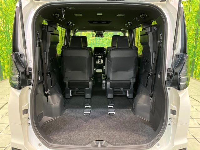 TOYOTA VOXY HYBRID 2025