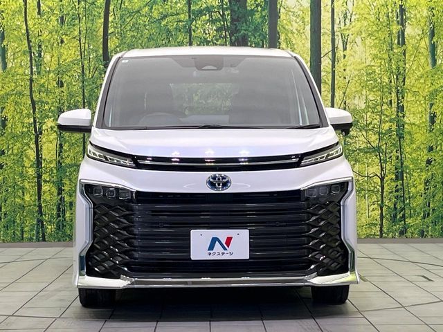 TOYOTA VOXY HYBRID 2025