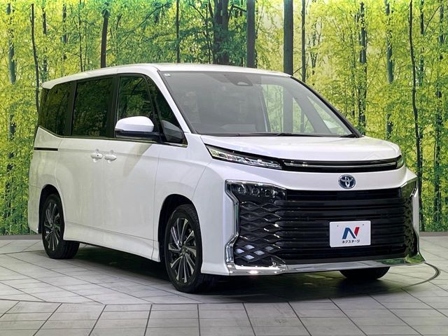 TOYOTA VOXY HYBRID 2025
