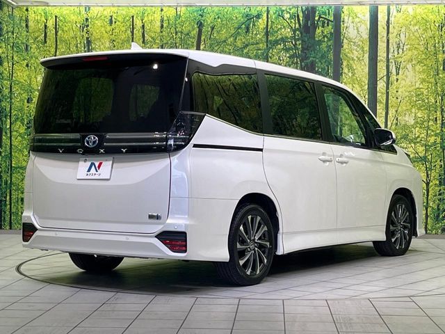 TOYOTA VOXY HYBRID 2025