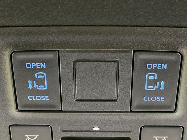 TOYOTA NOAH 4WD 2025