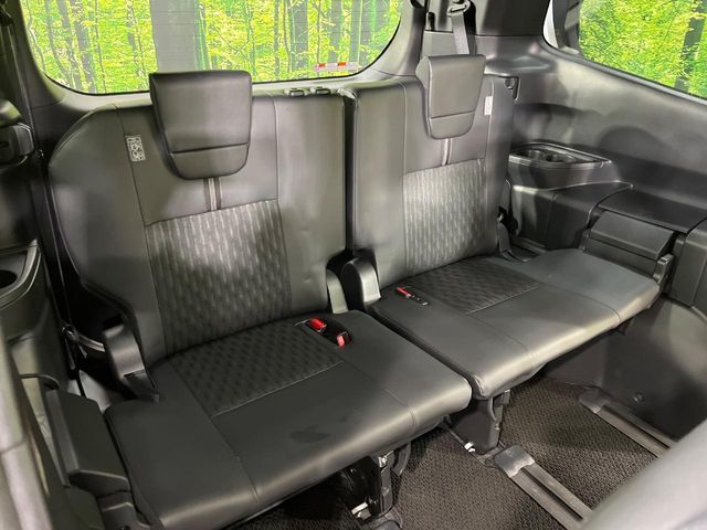 TOYOTA NOAH 4WD 2025