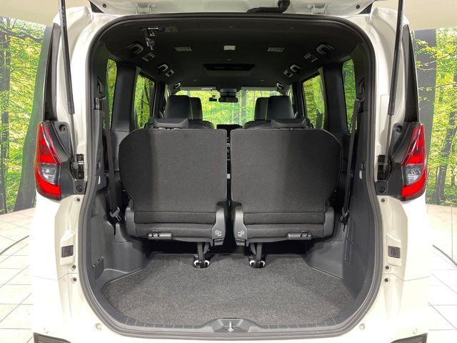 TOYOTA NOAH 4WD 2025