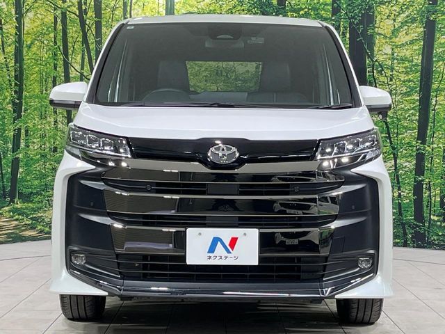 TOYOTA NOAH 4WD 2025
