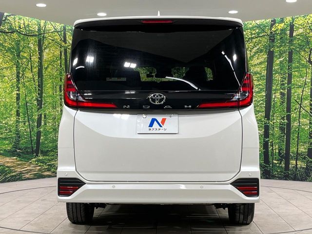 TOYOTA NOAH 4WD 2025
