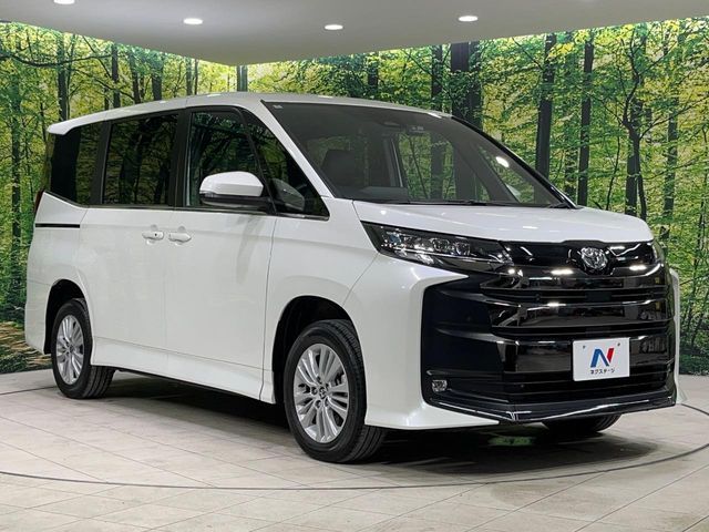 TOYOTA NOAH 4WD 2025