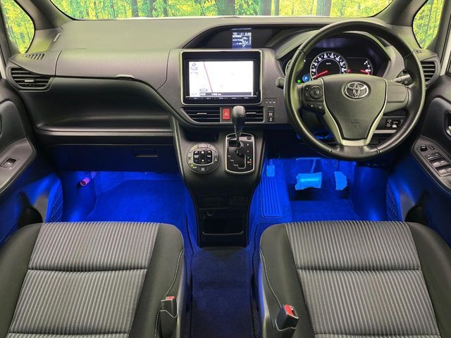 TOYOTA VOXY 2014