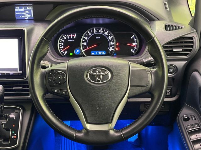 TOYOTA VOXY 2014