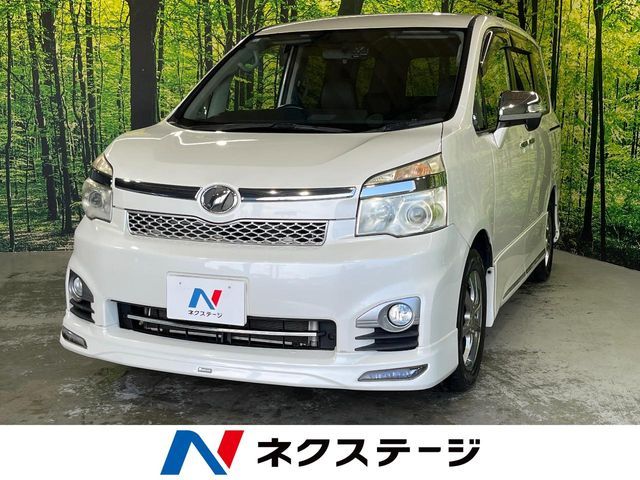 TOYOTA VOXY 2013