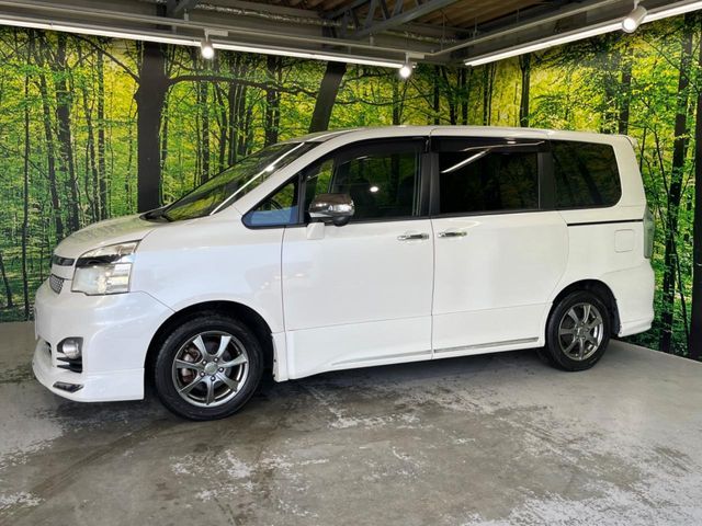 TOYOTA VOXY 2013