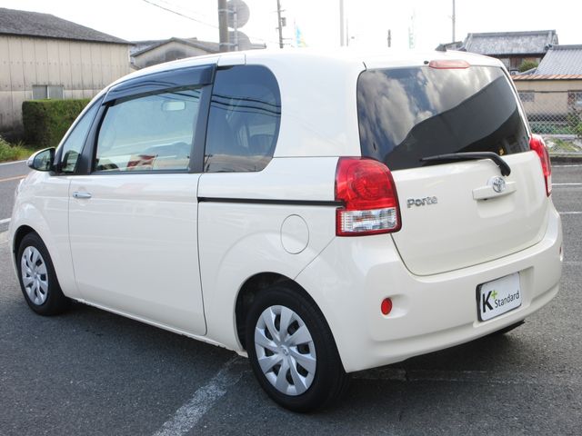 TOYOTA PORTE 2013