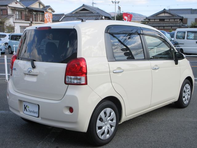TOYOTA PORTE 2013