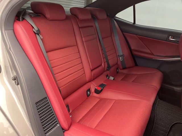 TOYOTA LEXUS IS300h 2015