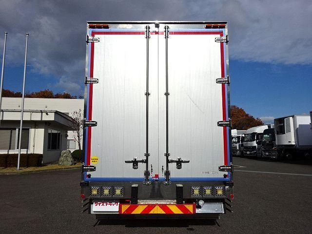 MITSUBISHI FUSOU SUPER GREAT 2015